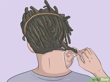 Image titled Crinkle Dreads Step 4