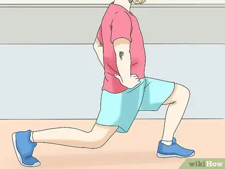 Image titled Do Walking Lunges Step 7