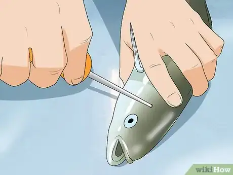 Image titled Clean_Gut a Fish Step 1