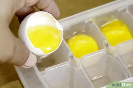 Image titled Store Egg Yolks Step 1