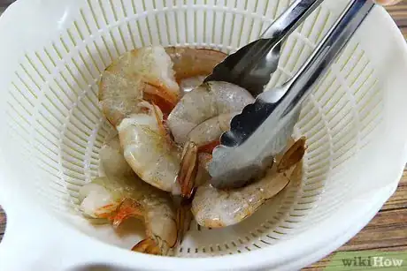 Image titled Thaw Frozen Shrimp Step 1