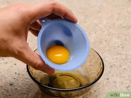 Image titled Separate an Egg Step 18