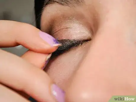 Image titled Apply 1960's Style Eye Makeup Step 11