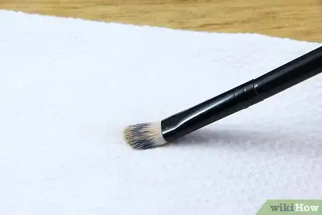 Image titled Clean Makeup Brushes with Alcohol Step 3