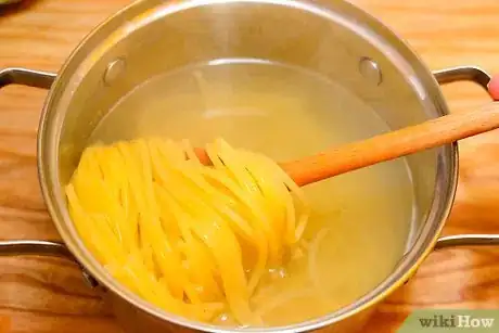 Image titled Make Pasta With Alfredo Sauce From a Jar Step 5