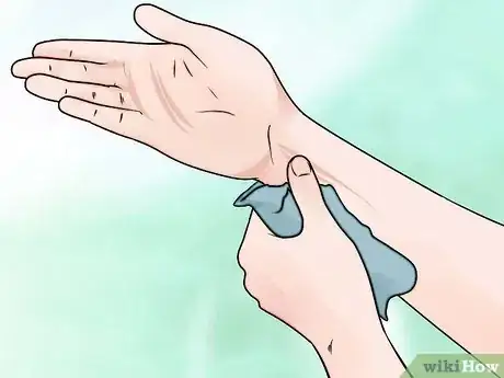 Image titled Decide to Use a Tourniquet (Home Remedy) Step 1