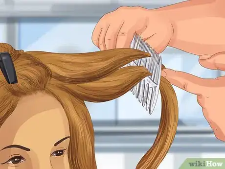 Image titled Apply Highlight and Lowlight Foils to Hair Step 11