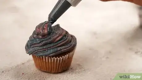 Image titled Make Galaxy Frosting Step 14