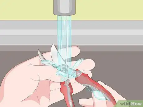 Image titled Sanitize Pruning Shears Step 9