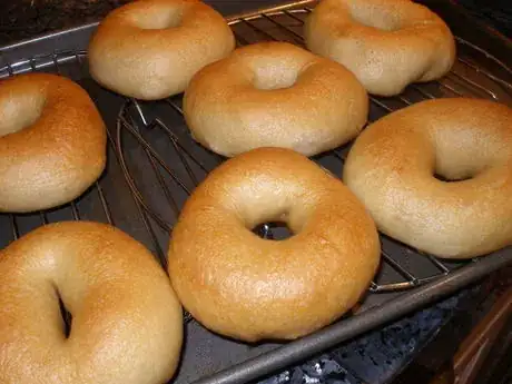 Image titled How to Make a Traditional Jewish Style Deli Water Bagel   Step 7