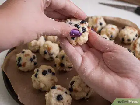 Image titled Make Blueberry Muffin Cake Pops Step 7