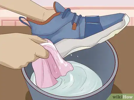 Image titled Clean Icy Soles Step 2