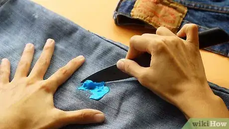 Image titled Remove Chewing Gum from Jeans Step 4