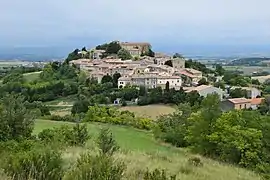 The church and surroundings in Laurac