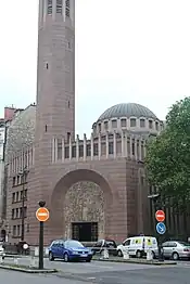 Façade and portal.