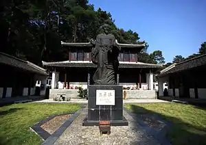 Zhu Xi bronze statue at the White Deer Grotto Academy in Mountain Lu