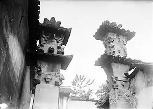 Que pillar gates of Chongqing that once belonged to a temple dedicated to the Warring States period general Ba Manzi