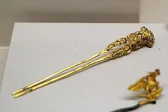 peony gold hairpin