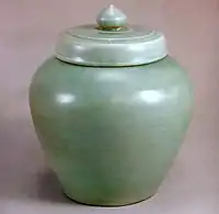 Lidded Jar, Joseon dynasty (National Treasure No. 1071)