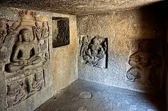 Cave 11, Jain reliefs