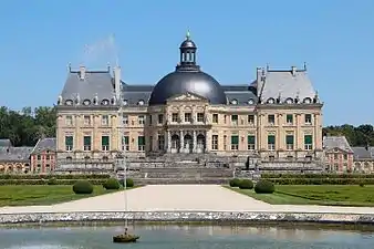 Vaux-le-Vicomte near Paris, by Louis Le Vau and André Le Nôtre, (1656-1661)