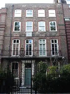 15 Cheyne Walk, Chelsea, London, where Courtney was living at the time of his death