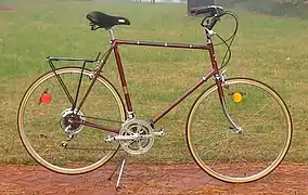 Center stand under the bottom bracket of a Nishiki