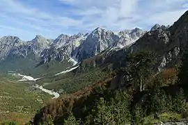 The valley formed by the Shalë river