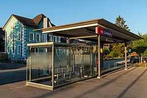 Enclosed shelter on platform