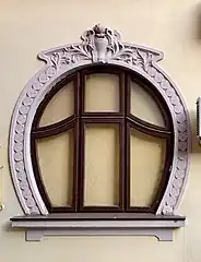 Round windows, inspired by moon gates (a traditional architectural element in Chinese gardens) – Window of Strada Jules Michelet no. 21 in Bucharest, Romania, unknown architect (c. 1900)