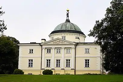 Facade onto the park