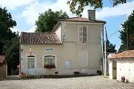 The town hall in Bazauges