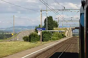 Covered shelter next to side platform