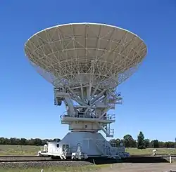 One antenna vertically aligned (2005)