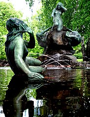 Aino Fountain in Lahti, 1912 (fi)