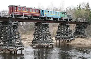 TU4-1452 hauled passenger train