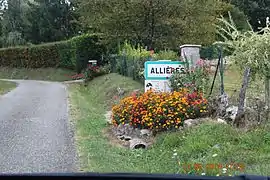 The road into Allières