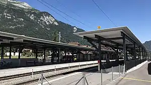 Canopy-covered side platforms