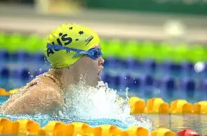 Photograph of Amanda Fraser swimming breastsrtoke