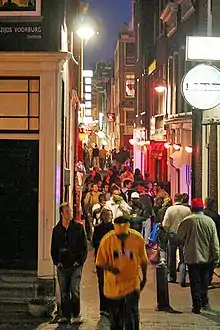 Locals and tourists visiting De Wallen.