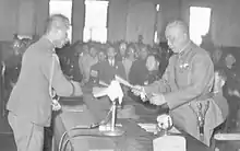 Chen Yi (right) accepting the acceptance receipt of Order No. 1 signed by Rikichi Andō (left), the last Japanese Governor-General of Taiwan, in Zhongshan Hall.