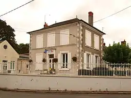 The town hall in Annay