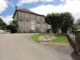 The town hall and school in Autrepierre