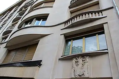 Art Nouveau influences - Sinuous curves on the façade of Avenue Montaigne no. 26, Paris, by Louis Duhayon and Marcel Julien, 1937