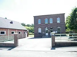 The town hall in Avesnes-en-Val