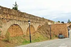 Interior accesses to the chemin de ronde and postern