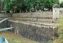 One of the curtain walls of the "Z" with bartizan and exit from the postern to the moat