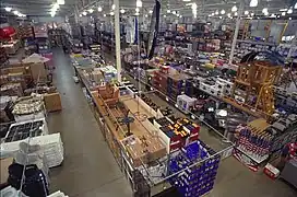 Wholesale outlet using full pallet loads