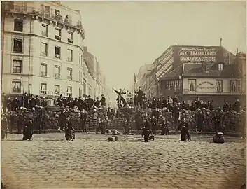 Photograph of a barricade erected by the Paris Commune on March 18, 1871