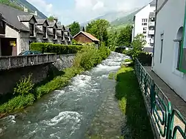 The Bastan between Esquièze-Sère (left) and Luz-Saint-Sauveur